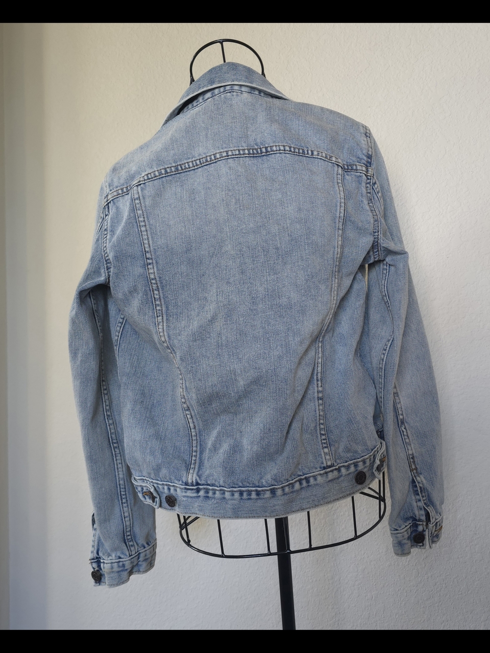 GAP Light Blue Denim Jacket with Contrast Stitching Sz S - Picture 3 of 6